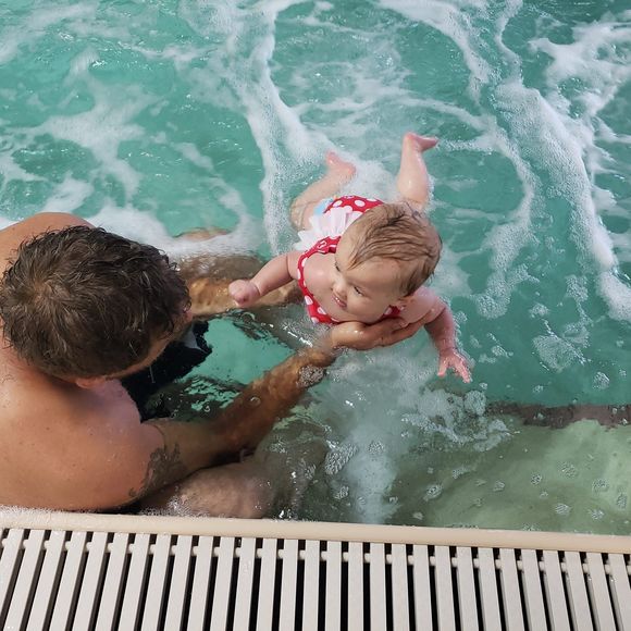 Meet your Posher, Jennifer - Picture 1 of 1